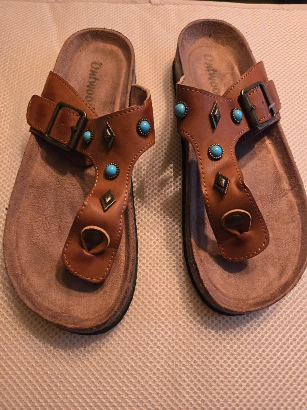 Outwood 9 tan slide with turquoise accents, like new